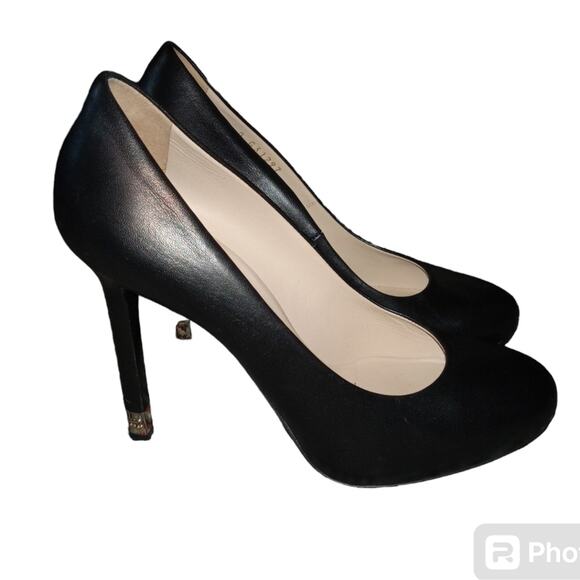 CHANEL Black Leather Rounded Toe Classics Pump Heelqs Size 38 - Picture 1 of 4
